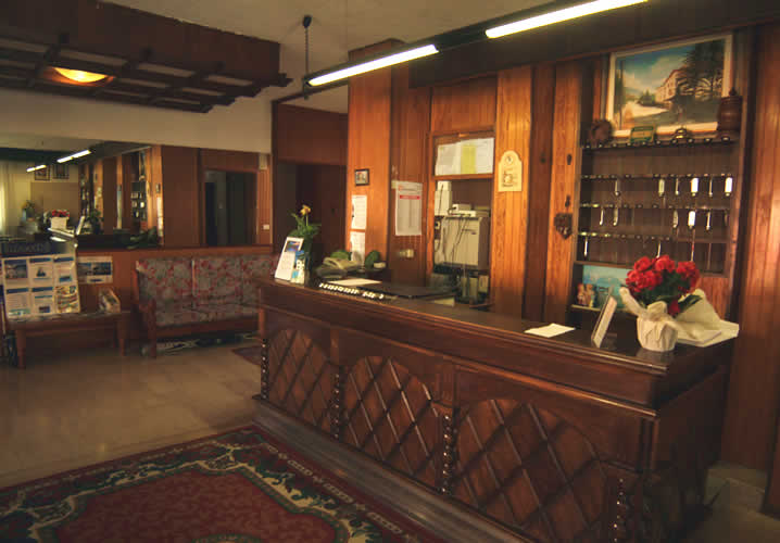 The reception area of the Hotel Dujany