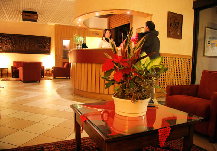 The reception area of the Hotel Roma