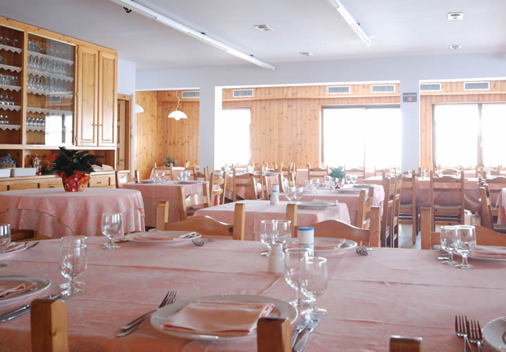 The restaurant area of the Hotel Valdotain