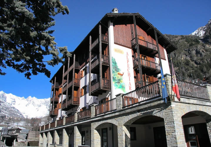 Exterior of the Hotel Alpechiara