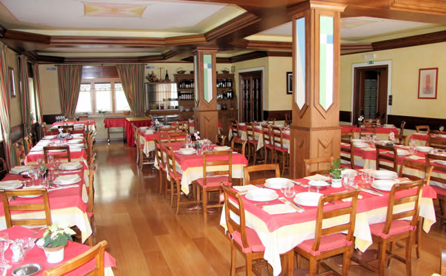The restaurant area of the Hotel Beau Sejour