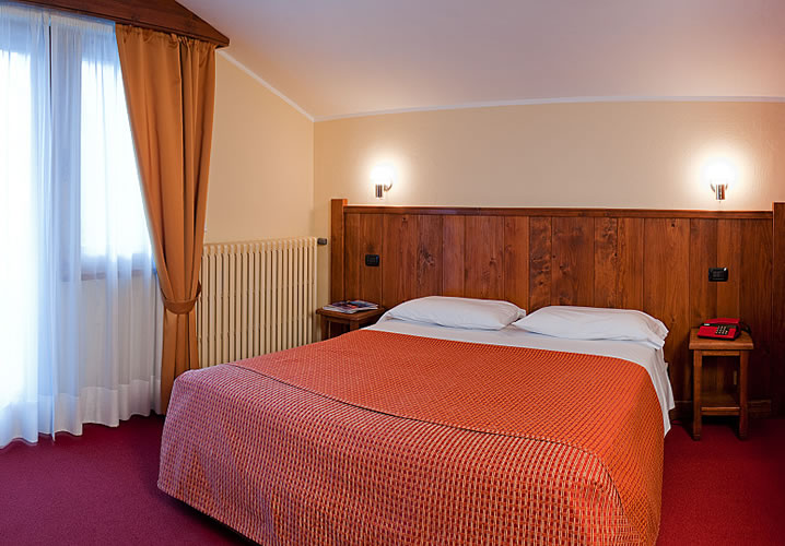 A typical bedroom in the Hotel Crampon