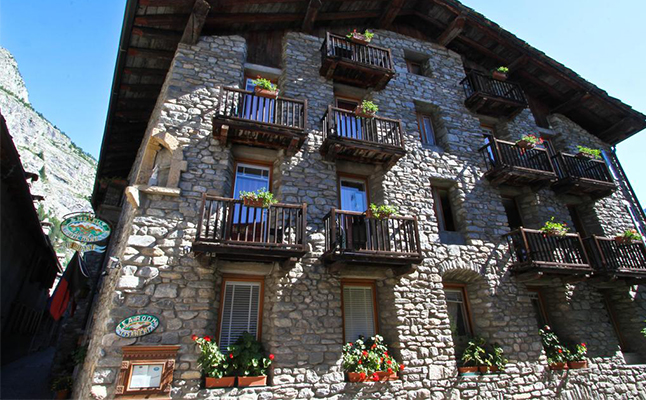 Front of the Hotel Dolonne