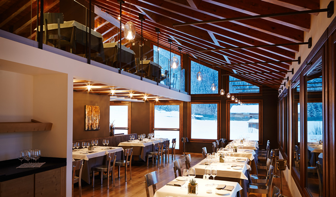 The restaurant in the Nira Montana