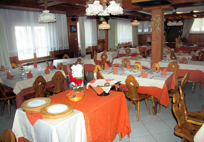 The restaurant area of the Hotel Beau Sejour