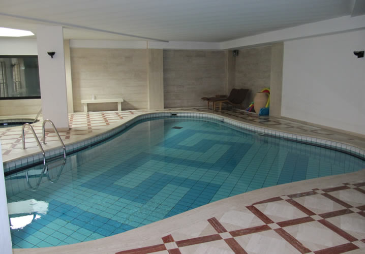 The swimming pool in the Cheval Blanc