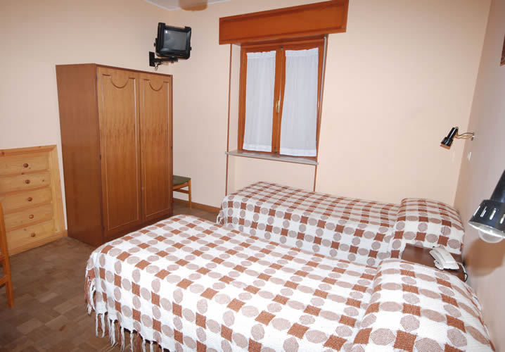 A typical bedroom in the Hotel Des Roses