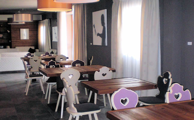 The restaurant area of the Hotel La Chance