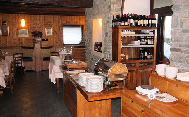 The restaurant area of the Lion Noir