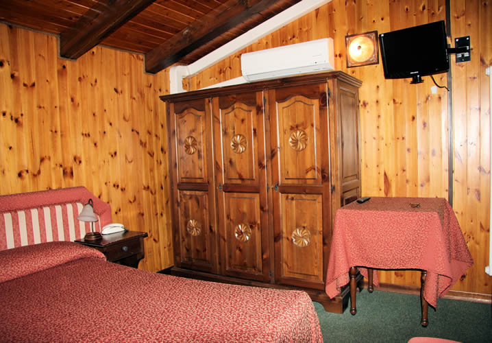 A typical bedroom in the Hotel Monte Emilius