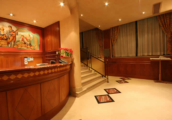 The reception area and lobby of the Norden Palace