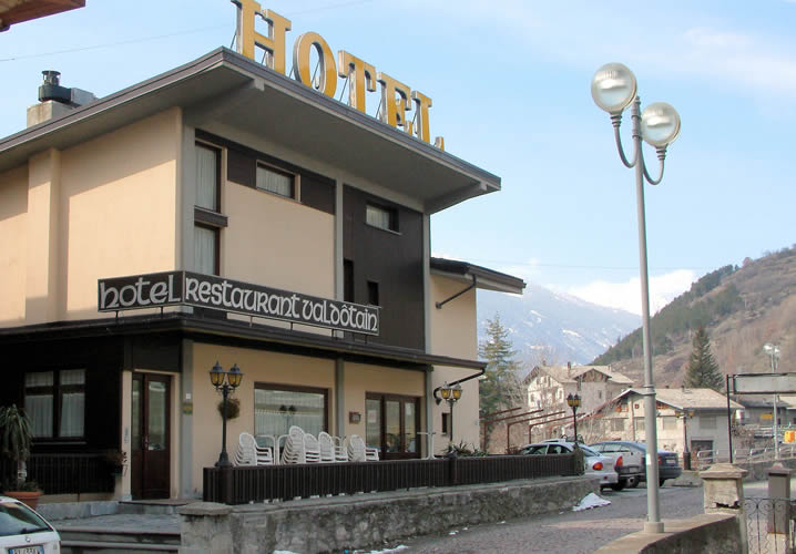 Exterior of the Hotel Valdotain